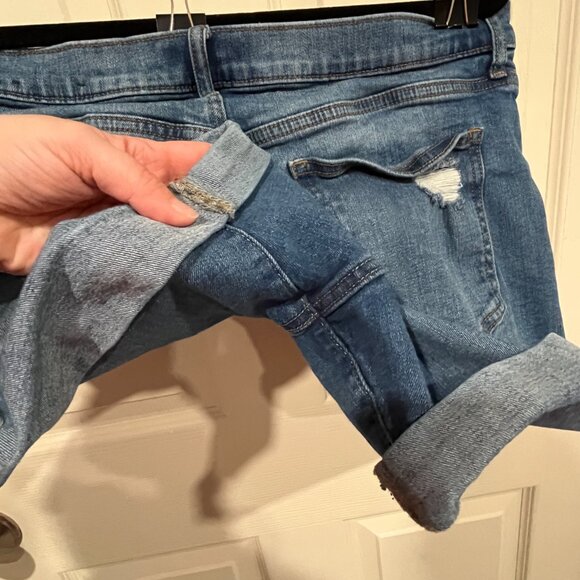 GAP ~ 5” Denim Shorts ~ size 31 - Picture 4 of 5